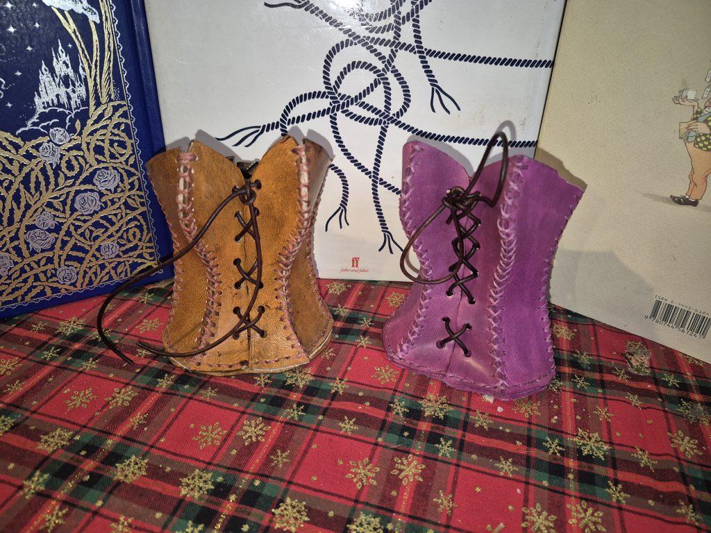 Corset Stationary Holder