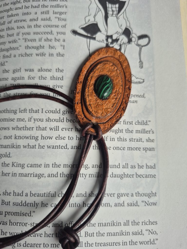 Cabochon necklace